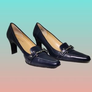 Navy Detailed Pumps